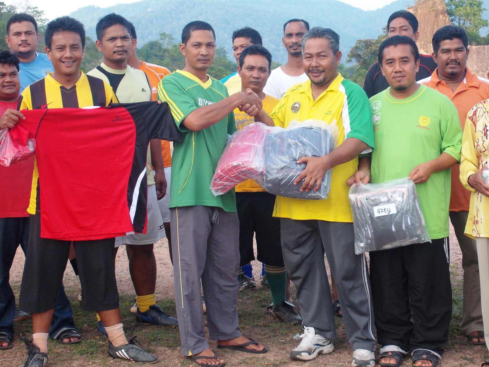 Surat Khabar Berkaitan Kampung Padang Perdana