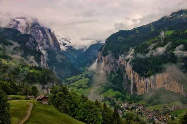 Lembah Lauterbrunnen, Swiss