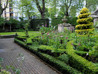 Knot+Garden-17th+Century-Garden+Museum-Gary+Webb-Buxus