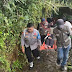 Wisatawan Pingsan di Situgunung Suspension Bridge, Petugas Sigap Lakukan Evakuasi