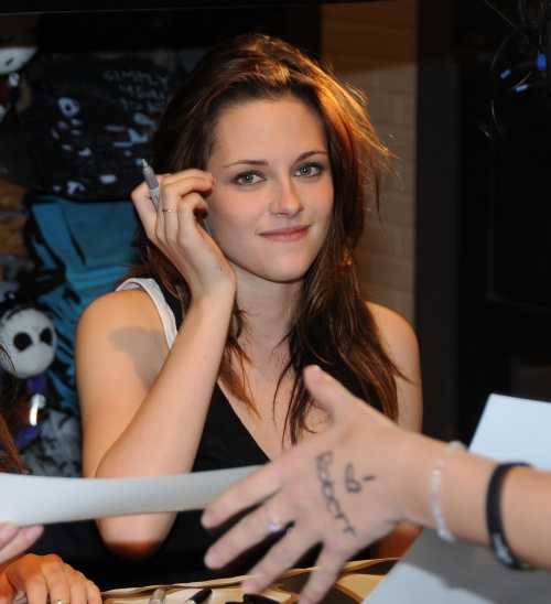 kristen stewart haircut in twilight. images Kristen Stewart debuted