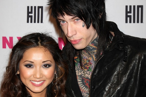 Brenda Song y su prometido Trace Cyrus est n muy contentos por su pronto