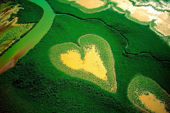 Fair Isle: Nature Lovers - Photos of Natural Heart Shapes