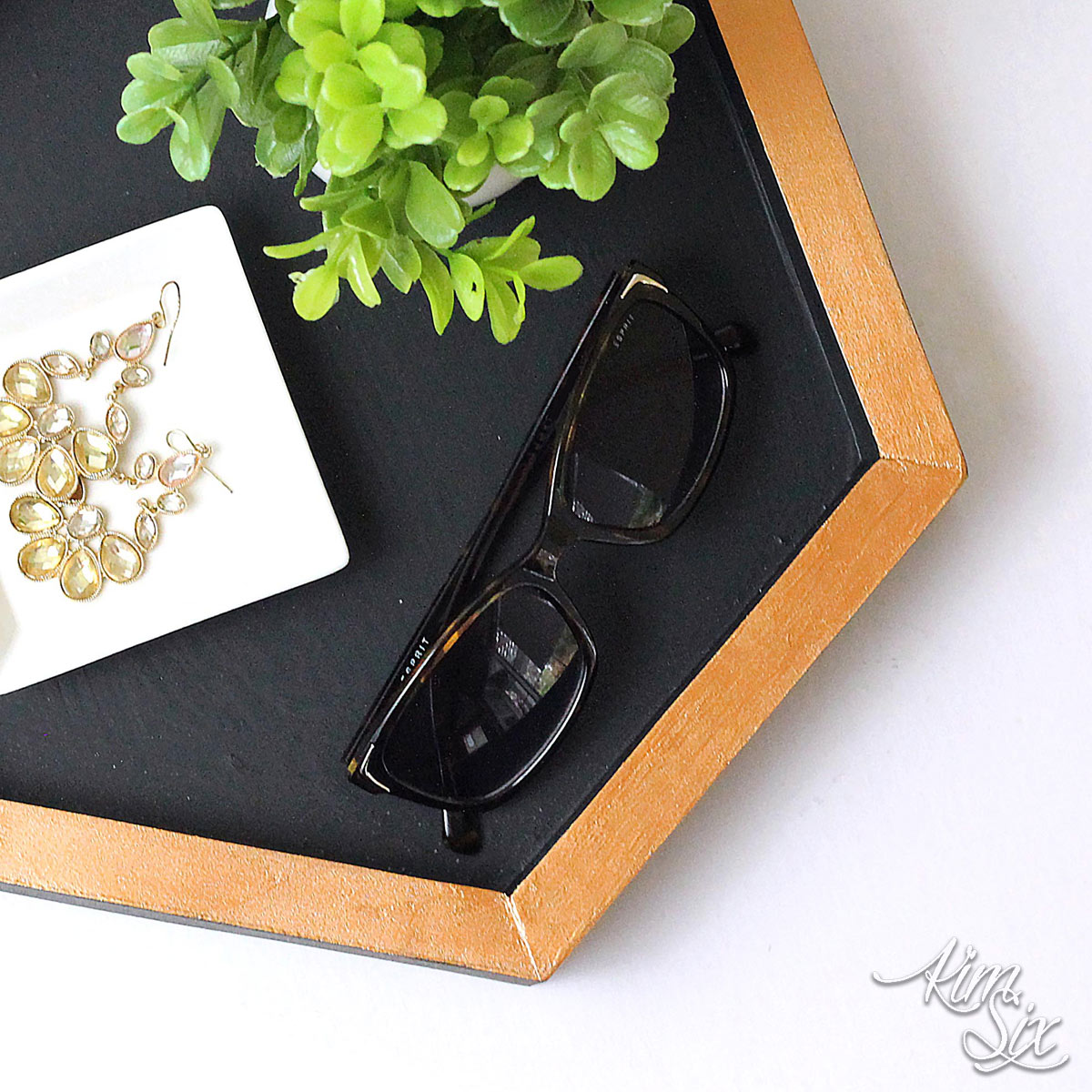 Hexagon gold and black tray