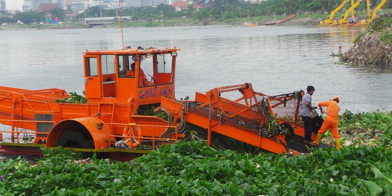Kapal Pengangkat Eceng  Gondok  Segera Beroperasi di Danau 