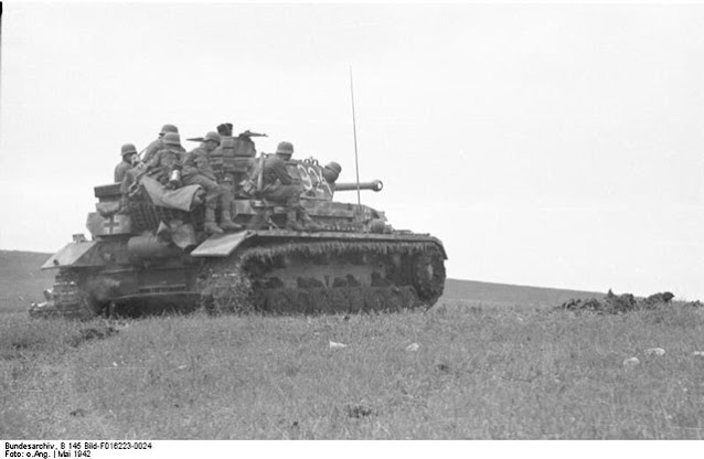 Panzer IV in Crimea May 1942 worldwartwo.filminspector.com