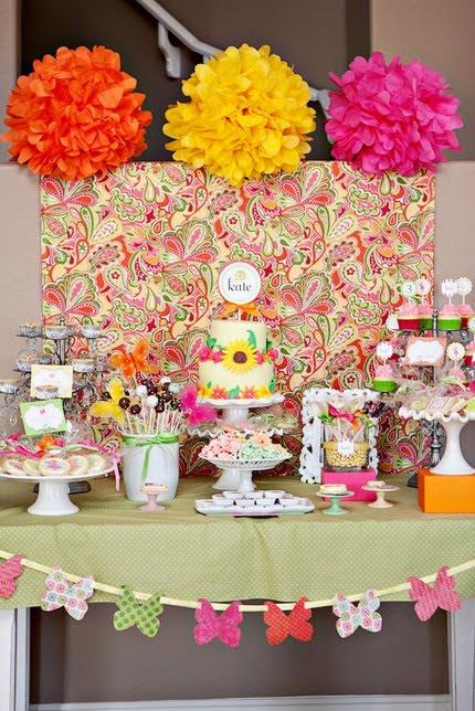 I love the bright colors of her candy shop themed table above