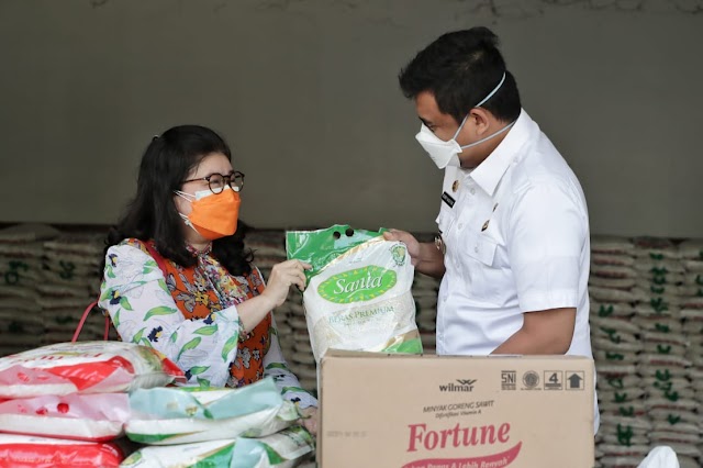  Wilmar Group Serahkan Bantuan Sembako ke Pemko Medan 