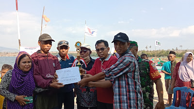 Dukung Lomba Perahu Balap Mesin Ketinting di Desa Boro-Sanggar, Abdurahman Sumbang Satu Ekor Sapi