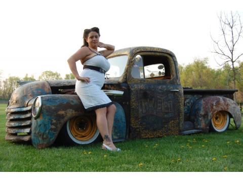 Rat rod Pinup Tudo bem o cara querer andar com uma jo a de carro 