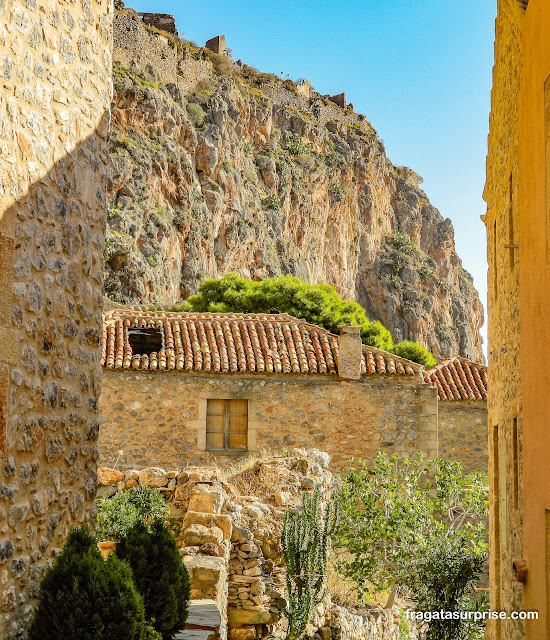 Acesso ao castelo de Monemvasia na Grécia