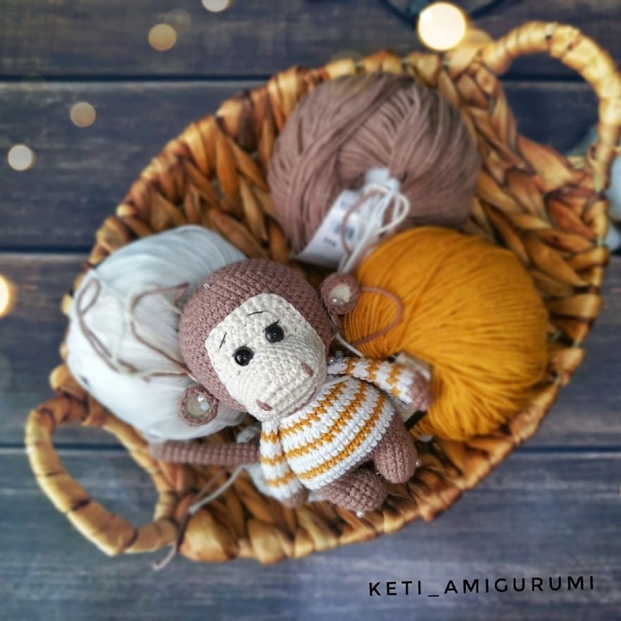 Crochet monkey amigurumi