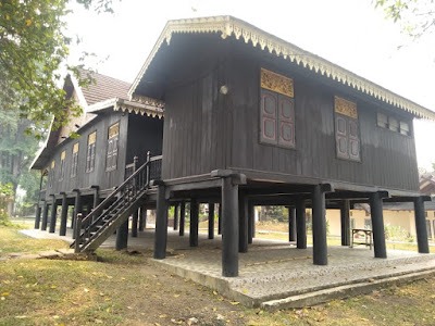 rumah adat jambi