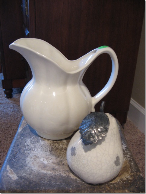 Vase & pear