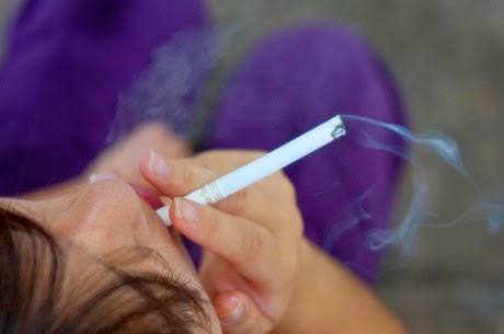 Vacina que poderá eliminar vício em cigarro é testada em humanos