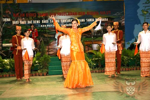 Kumpulan Foto dan Gambar Tari polo-palo Gorontalo