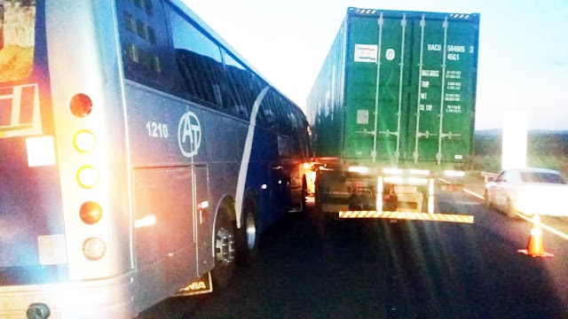 Acidente leve com ônibus que transportava pessoas de Irecê sem gravidade e nem vitimas