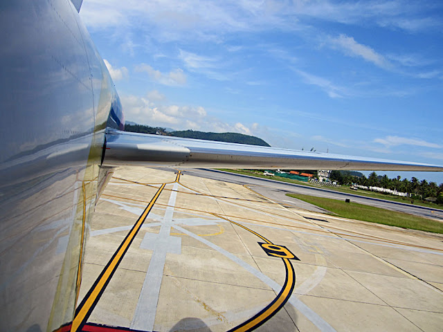 aircraft tail photo