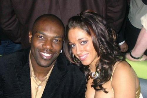 terrell owens abs. Terrell Owens and Girlfriend