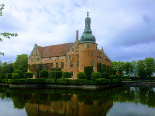 Vittskövle slott, rött tegel med en vallgrav runt om