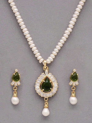 Women-White-pendent-Jewellery allfreshwallpaper