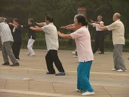 Practicar Tai-Chi