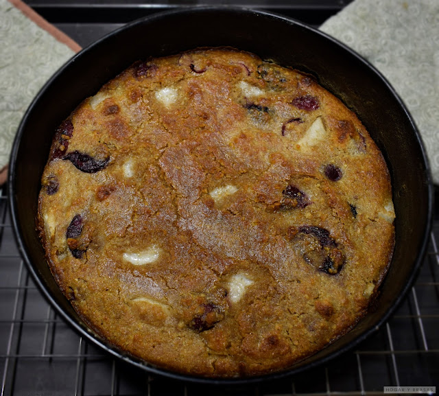 Tarta de cerezas, nueces y magdalenas