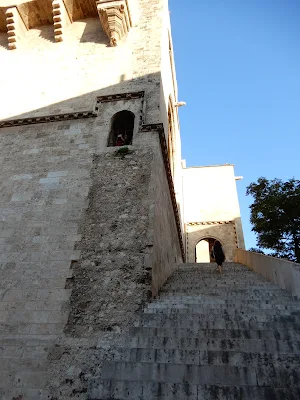 セラノスの塔(Porta de Serrans)入り口の階段