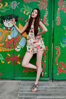 3 Li Qiaodan- cute with short skirt-very cute asian girl-girlcute4u.blogspot.com