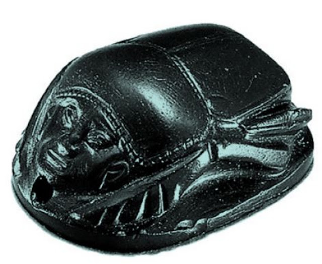 Сердечный скарабей царя Себекемсафа с человеческой головой