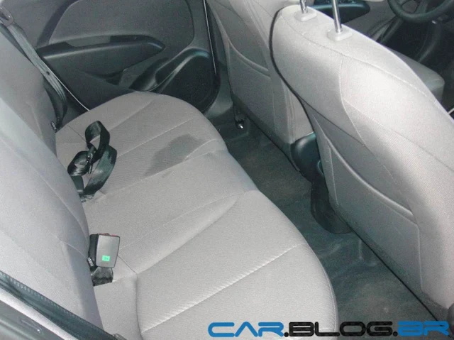 Hyundai HB20 1.6 Premium - espaço traseiro