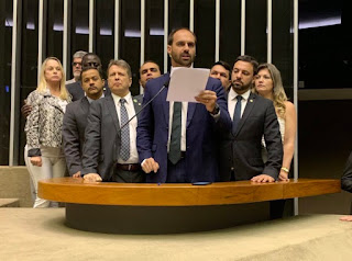 Deputados do PSL tomam lado de Bolsonaro, mas minimizam chance de debandada