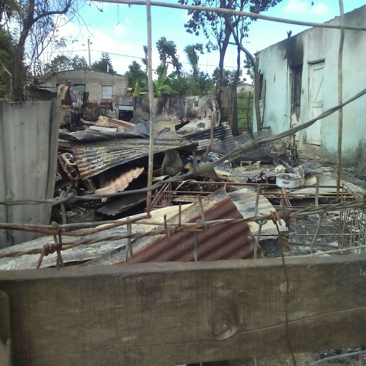 Fallecen dos menores por incendio en su hogar en la Romana.