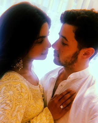 Photos from #PriyankaChopra and #NickJonas' engagement ceremony in India