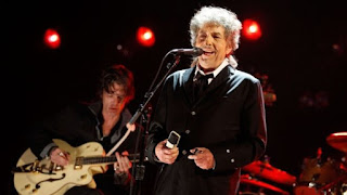 Bob Dylan finally agrees to accept Nobel Prize for Literature