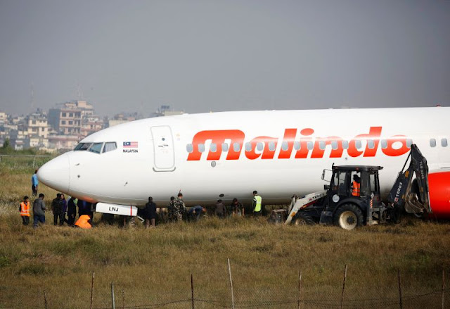 (Video) Pesawat Malindo Airlines Tergelincir Dari Landasan Di Nepal