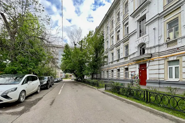 Селезнёвская улица, дворы, жилой дом 1903 года постройки – бывший доходный дом С. С. Крашенинникова