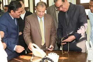 رئيس جامعة جنوب الوادي يفتتح المعرض الفني لطلاب كلية الطب البيطري