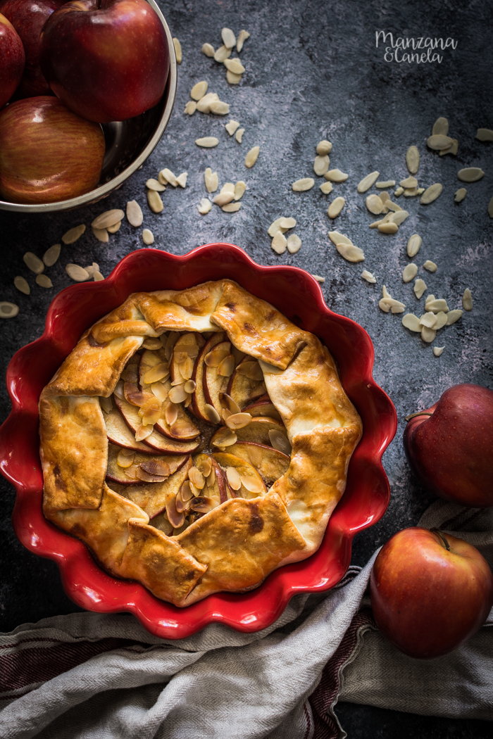 Tarta rústica de manzana, almendra y caramelo. Receta muy fácil.