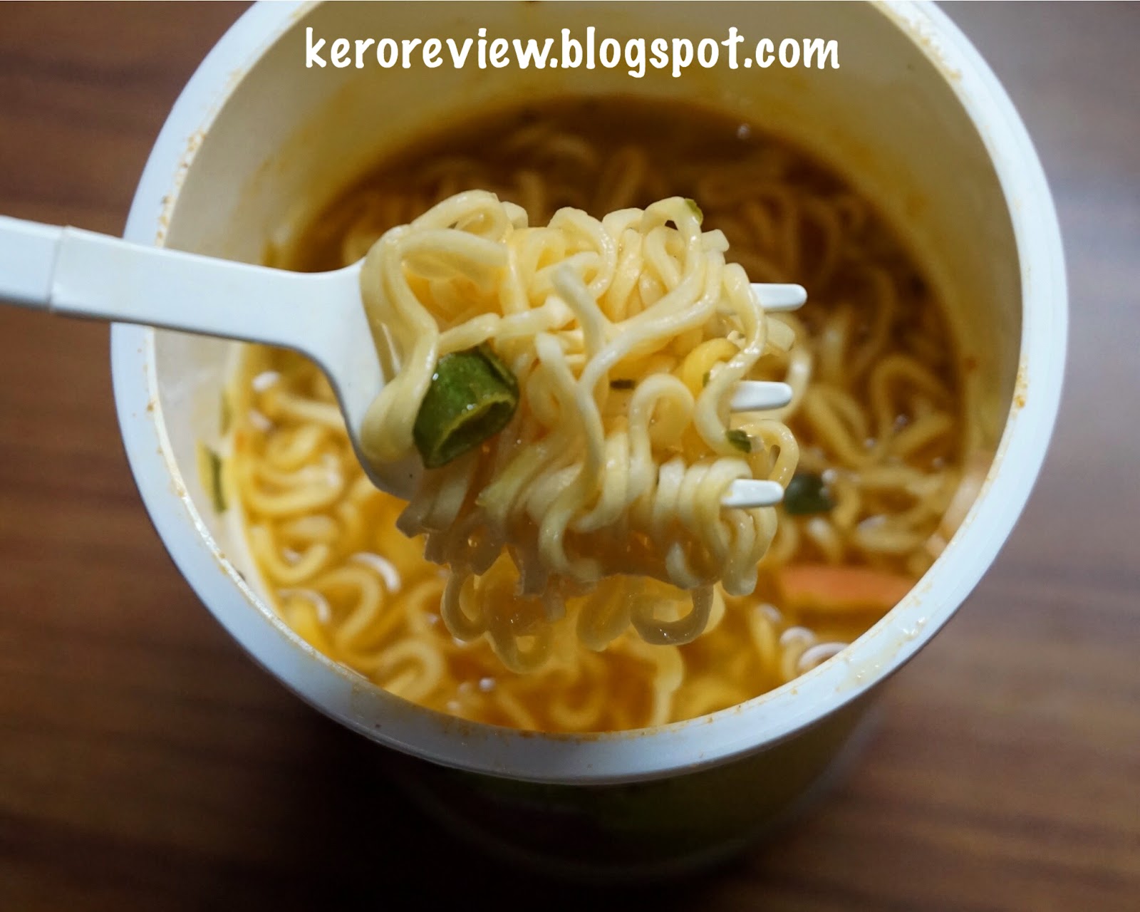 รีวิว ยำยำ บะหมี่ถ้วยกึ่งสำเร็จรูปรสหมึกมะนาว (CR) Review Thai instant cup noodles squid with lime flavor, YumYum Brand.