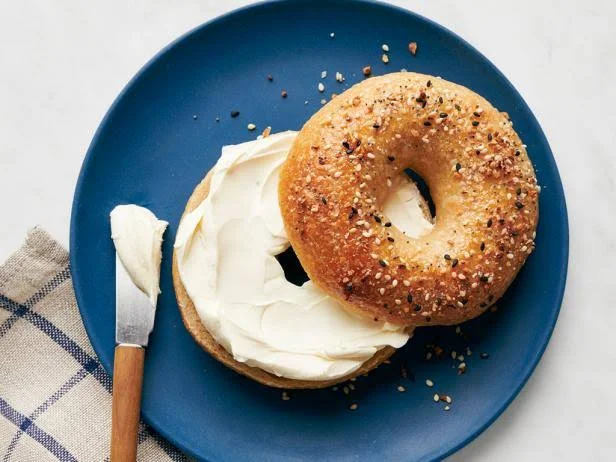 Can you eat bagel with braces?