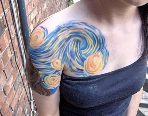 40 tatuagens incríveis para mulheres que amam o espaço e a astronomia