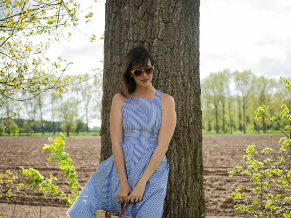 Outfit: pinafore dress, patch sneakers