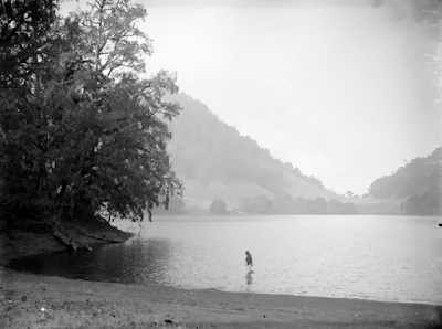 orang di tengah ranu kumbolo