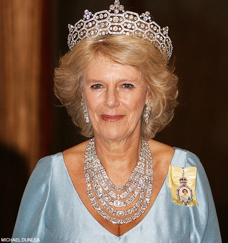 queen elizabeth ii crown jewels. Queen Elizabeth II Family