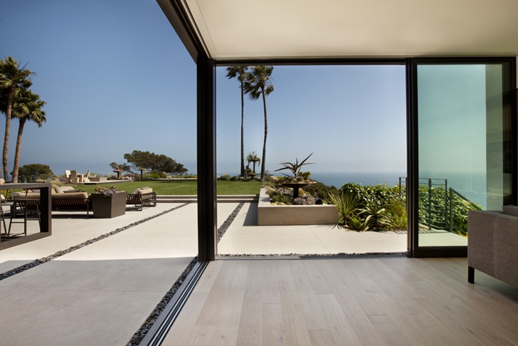 Open glass wall in Ravello Residence by Shubin + Donaldson Architects