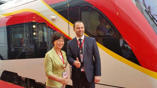 Erster neuer Schnellzug fertig - Transportminister in China