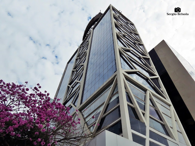 Perspectiva inferior das fachadas do edifício do Itaú Cultural - Bela Vista - São Paulo