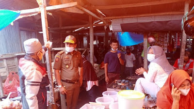 Satpol PP Lakukan Pengawasan Ketat Masker di Pasar Soppeng