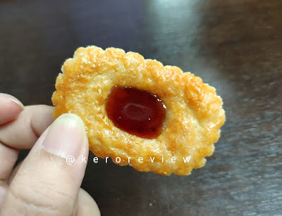 รีวิว มาร์คแอนด์สเปนเซอร์ พายกรอบหน้าแยมเรดเคอร์แรนต์ (CR) Review Redcurrant Puffs, Marks & Spencer Brand.